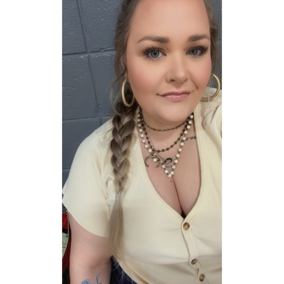 Meet your Posher, Lauren - Picture 1 of 1